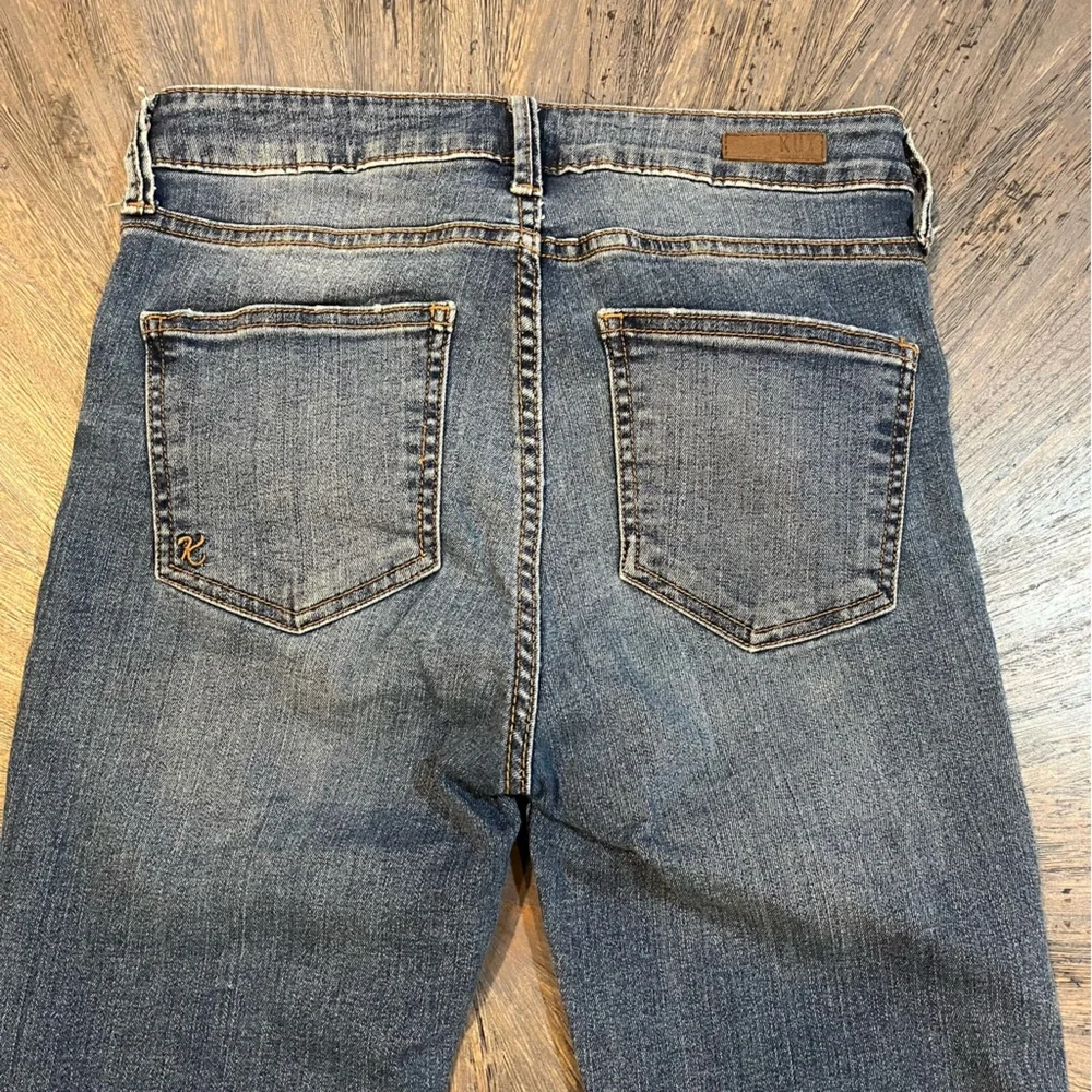 Kut from the Kloth Toothpick‎ Skinny High-rise Classic Blue Denim Jeans. Size 2.